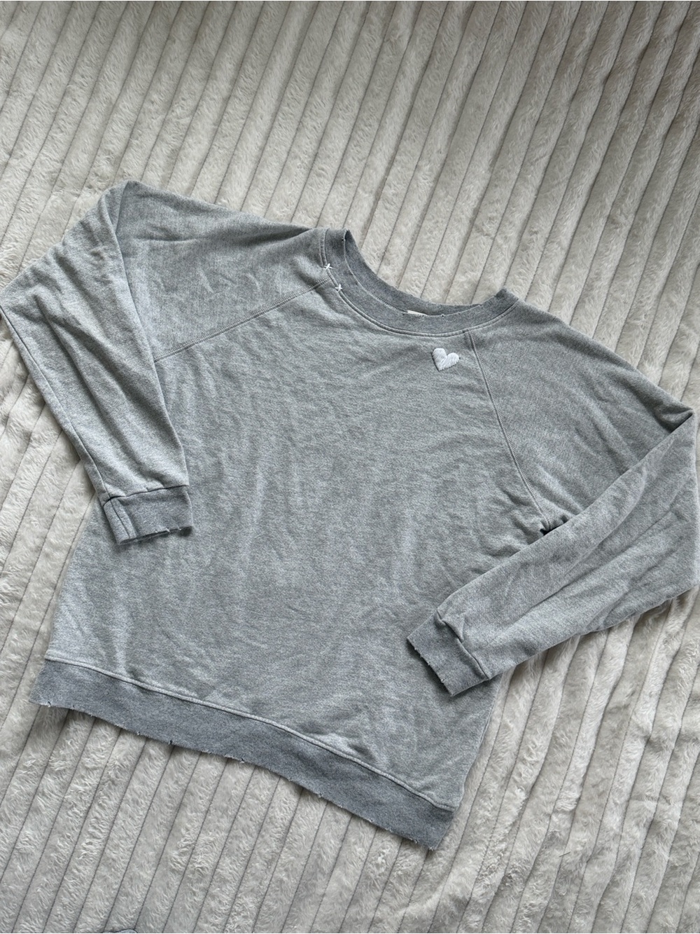 I stole my boyfriend’s swestsLight Gray Crewneck Sweatshirt with Heart Accent 🩶🩶